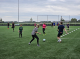 Laatste training S.K.N.W.K. JO11-1JM (partijtje tegen de ouders) van maandag 27 mei 2024 (43/137)